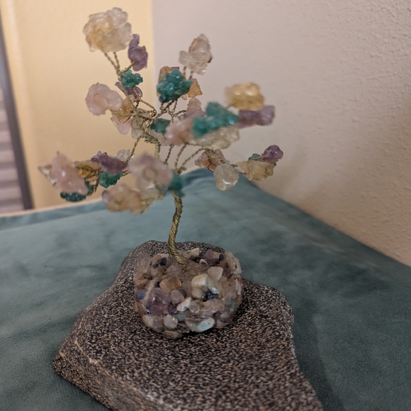 Bendable Tree on Resin Base - Picture 4 of 13